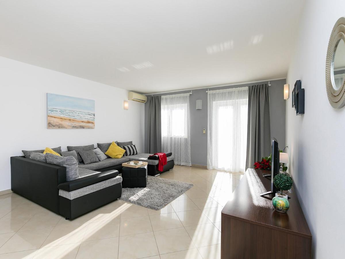 Holiday Appartment Tessa 波雷奇 外观 照片